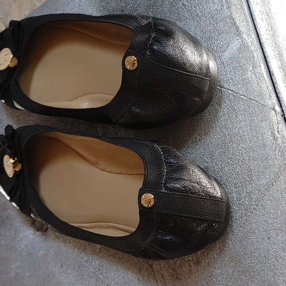MICHAEL KORS LEATHER FLATS - Picture 3 of 4